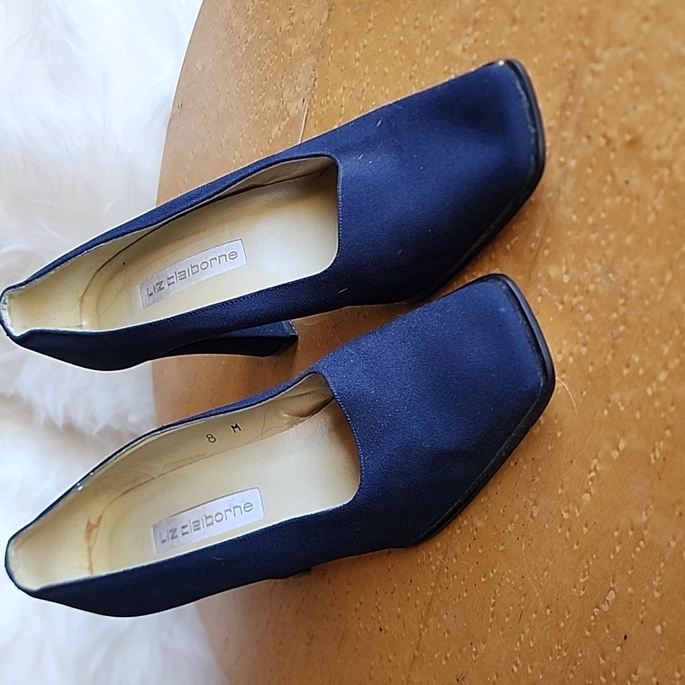 Navy heels